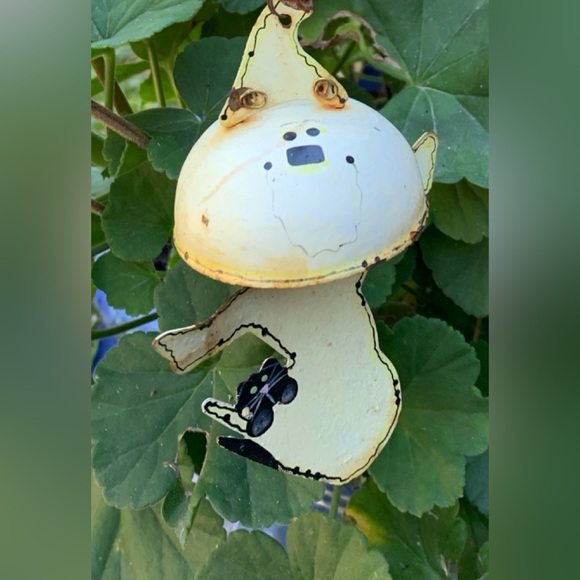 Metal Novelty Springy Ghost with little Black Cat - Picture 4 of 4